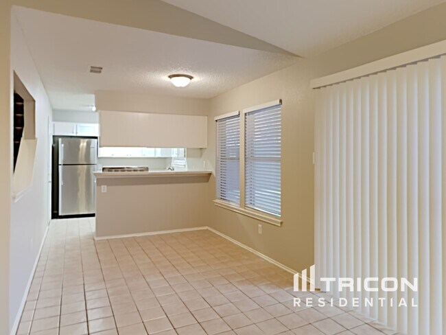 Foto del edificio - 6705 Lampe Ct
