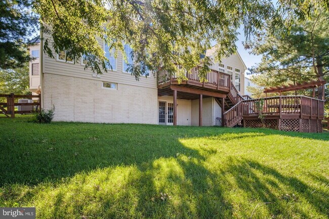 Building Photo - Spacious 4-Bedroom Home with Lake Views & Finished Basement