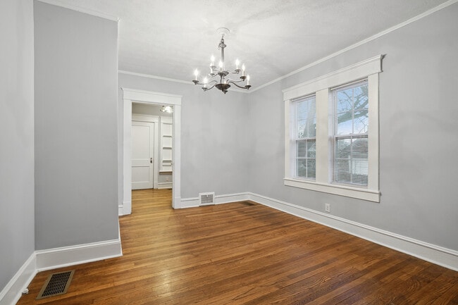 Building Photo - 572 Winton Terrace NE