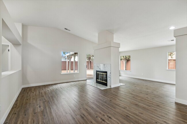 Foto del edificio - 251 Firefly Way