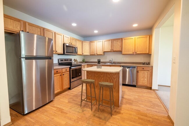 Building Photo - 3 Bed 2.5 Bath Condo that backs to the park!