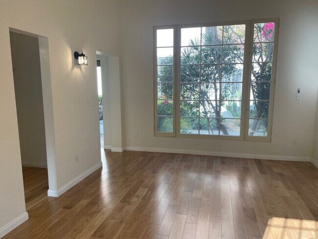 Foto del edificio - 1230-1232 N Flores St