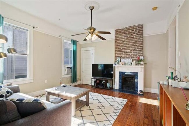 Building Photo - 4008 Prytania St