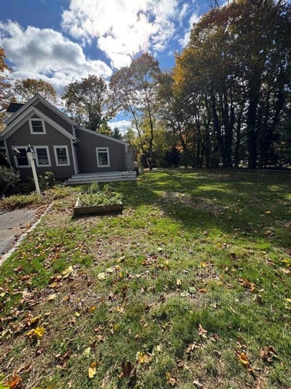 Building Photo - 49 Hoppin Hill Ave