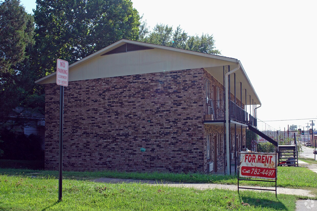 Building Photo - 1220 S D St
