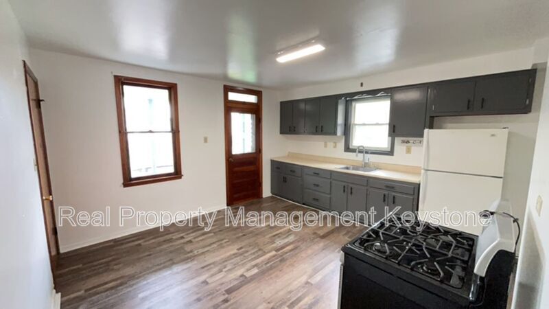 Primary Photo - 22 Linden St