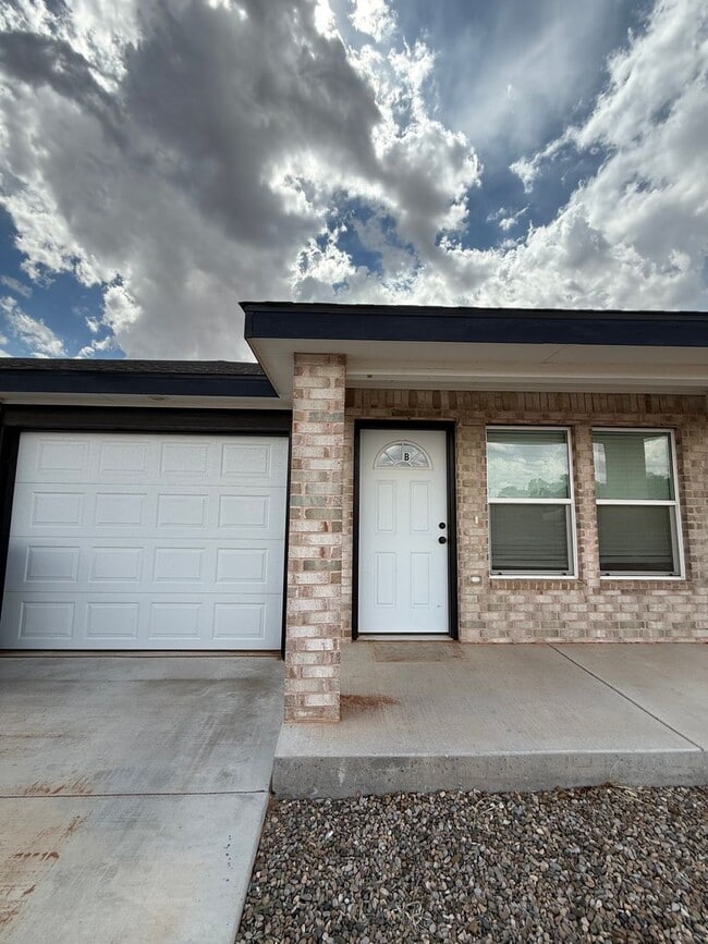 Building Photo - 1328 Sonora Rd