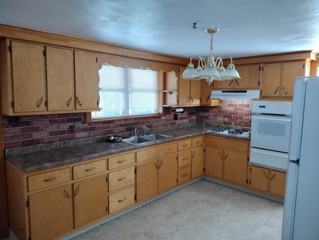 Kitchen - 935 Latrobe Crabtree Rd