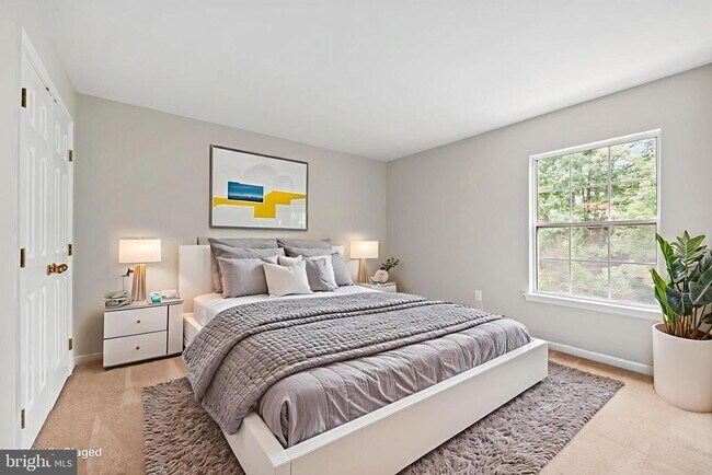 Building Photo - 18865 Crossroads Ct