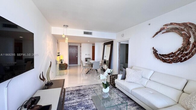 Foto del edificio - 6365 Collins Ave