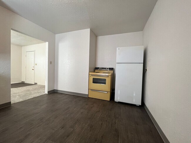 Building Photo - 709 Belmont