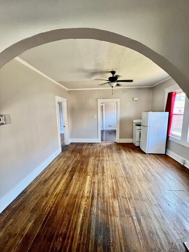 Building Photo - Historic Home 4 Bedroom