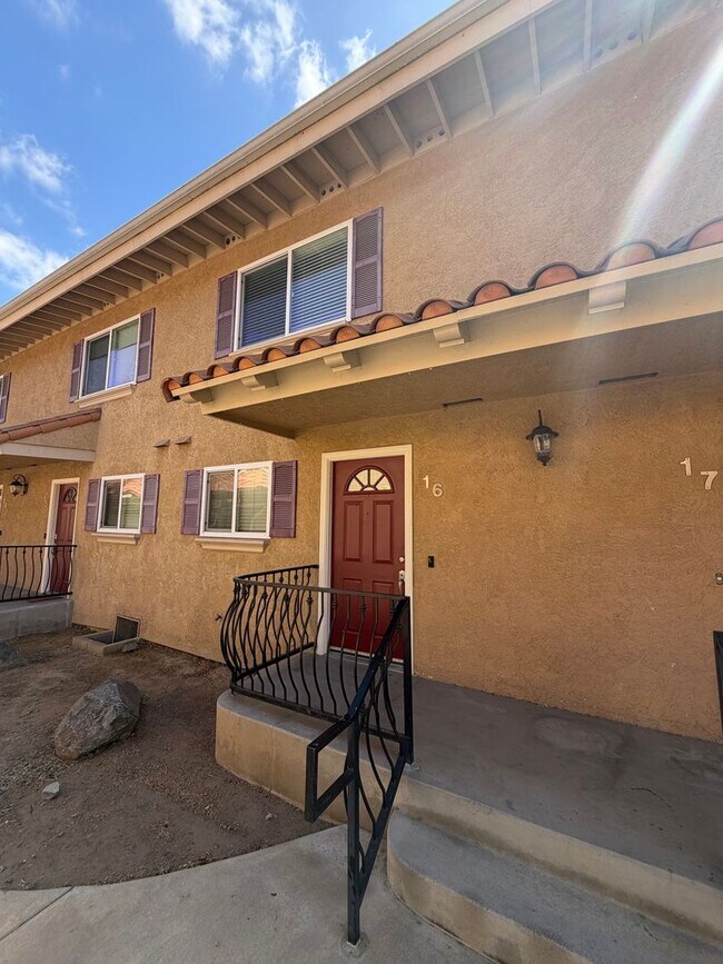Building Photo - 792 N Mollison Ave