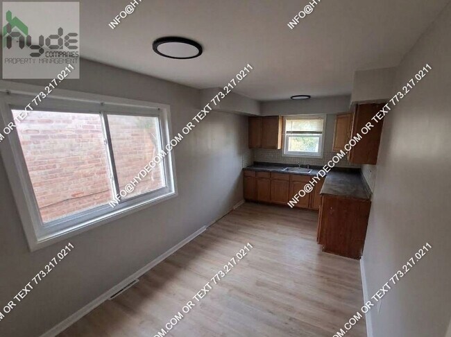 Foto del edificio - 8922 S Lowe Ave