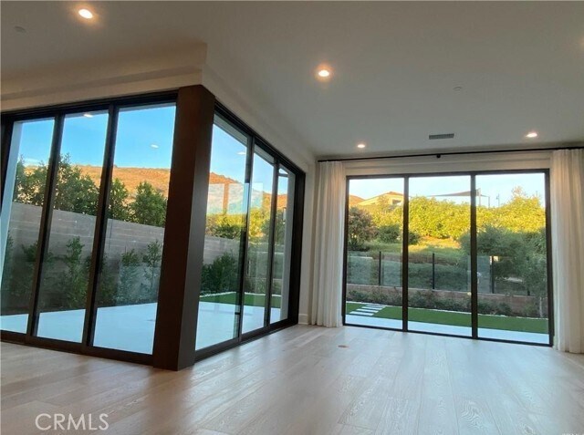 Building Photo - 148 Statura