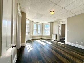 Building Photo - 162 S Potomac St