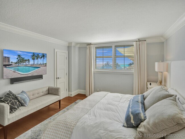 Building Photo - 1051 Hillsboro Mile