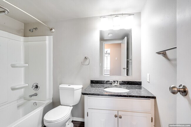 Foto del edificio - 2405 Honey Lou Ct