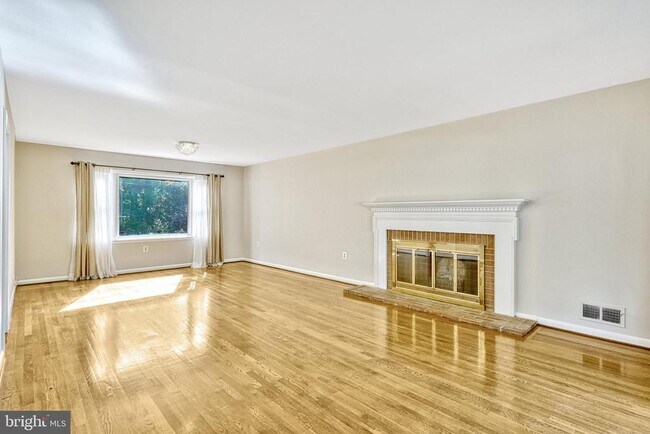 Building Photo - 5021 Fleming Dr