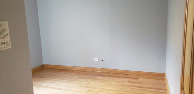 Building Photo - 4619 S Prairie Ave