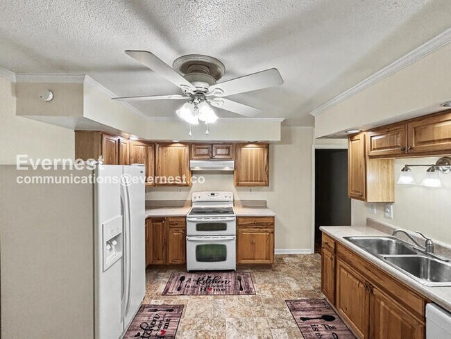 Foto del edificio - 3 Bed/2 Bath Home with Off-Street Parking / Pet-Friendly / Available Now!