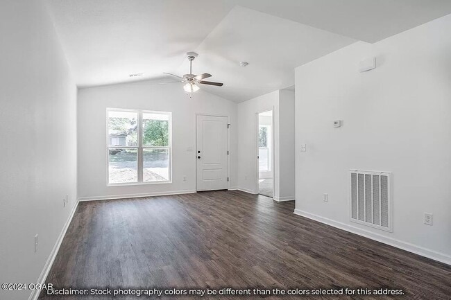 Building Photo - Beautiful Cottage style home