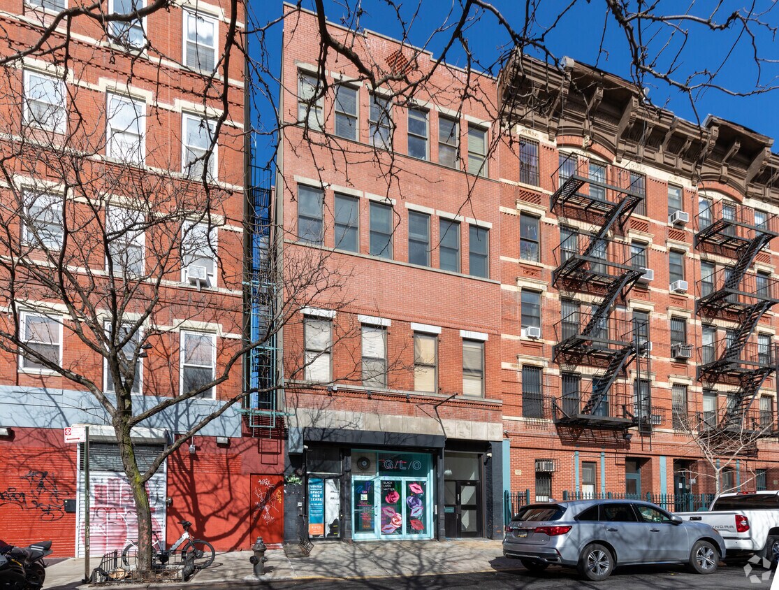Primary Photo - 133 Norfolk St