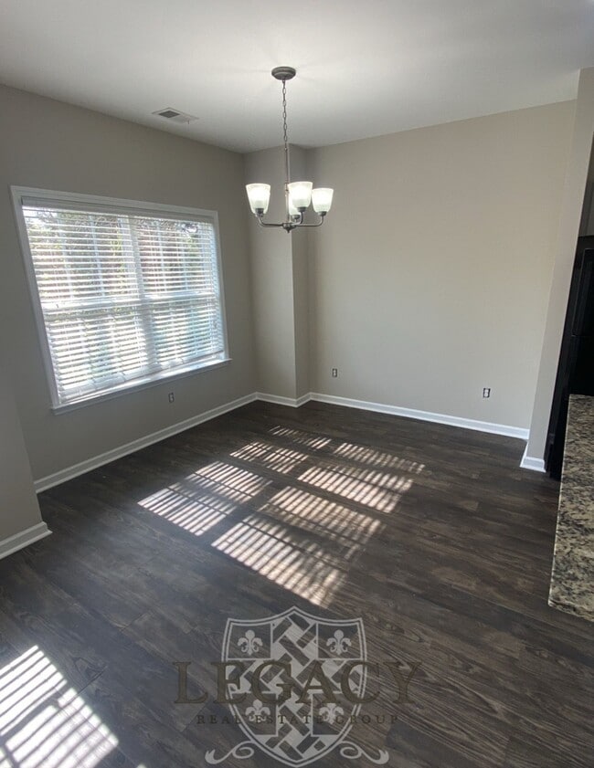 Building Photo - 616 Pippin Dr