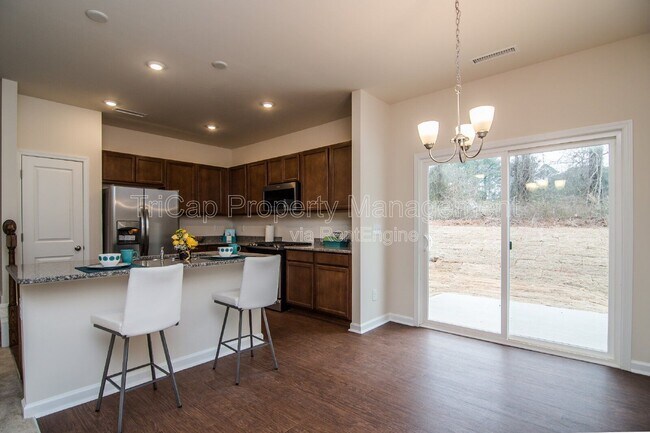 Foto del edificio - 335 White Oak Ridge Dr
