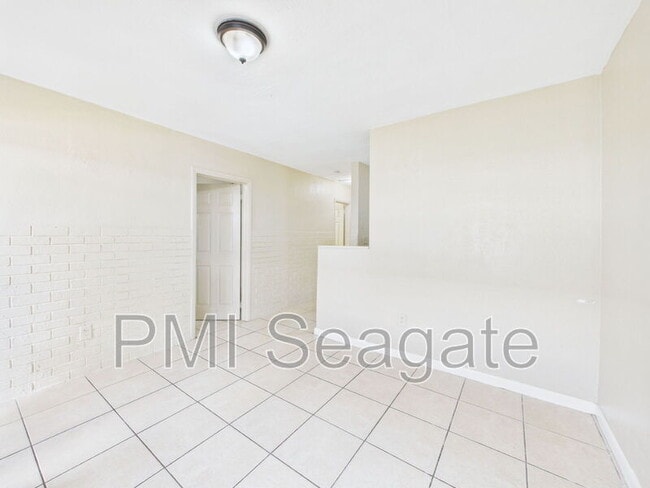 Foto del edificio - 2711 NW 1st St