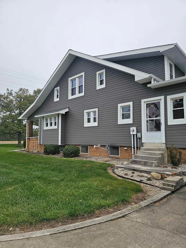 Building Photo - Beautiful, Meticulously Maintained Home in Perrysburg