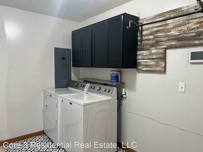 Building Photo - 3 br, 2.5 bath House - 3228 Red Oak Lane