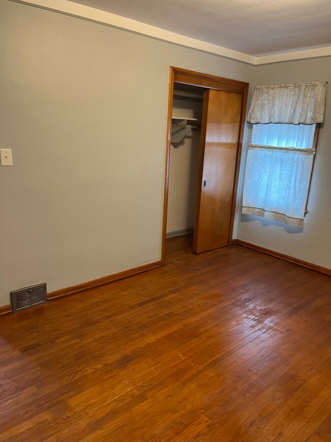 Bedroom - 8200 Prest St