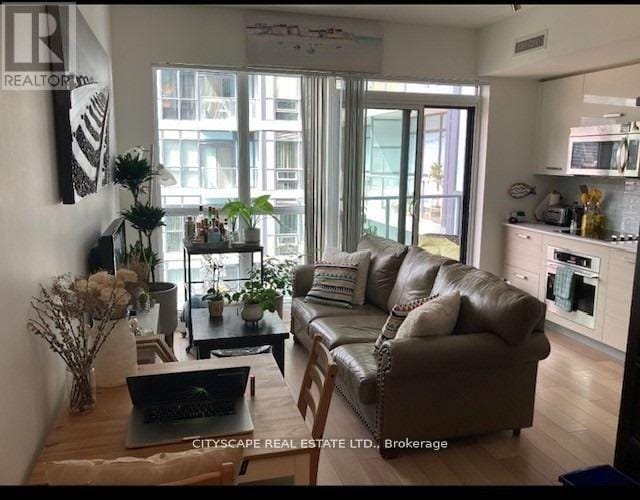 Photo du bâtiment - 210-1210 Simcoe St