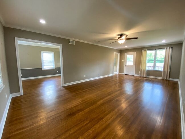 Building Photo - Nicely updated home in High Point Terrace