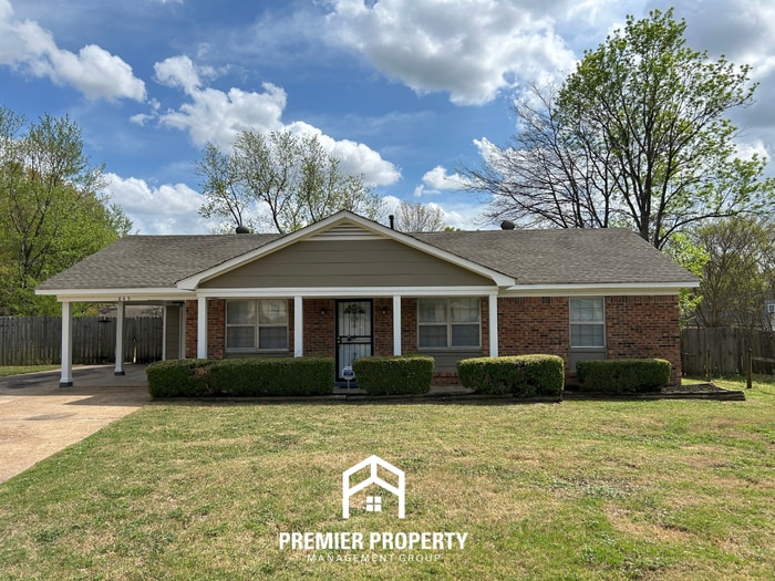 Charming 3BR Southaven Home | Hardwood Floors & Covered Back Patio - Charming 3BR Southaven Home | Hardwood Floors & Covered Back Patio