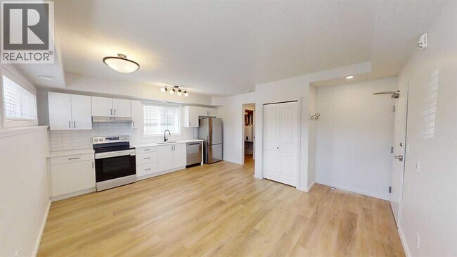 Photo du bâtiment - 10101-10105 105 Ave