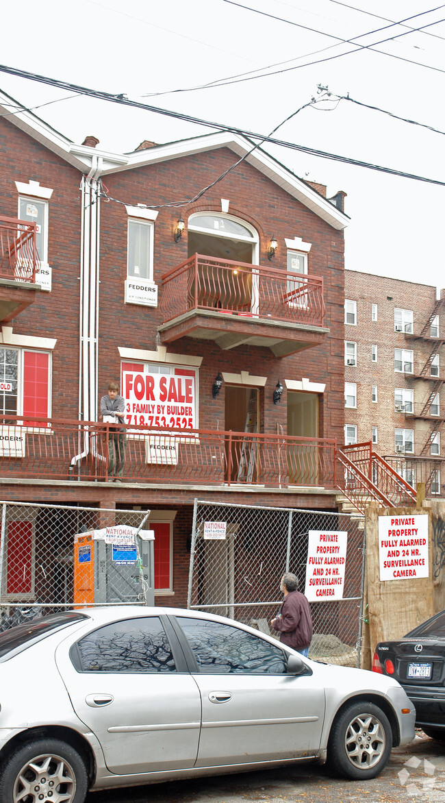 Building Photo - 60 Bay 31st St