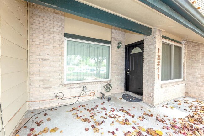 Foto del edificio - 12811 Carvel Ln