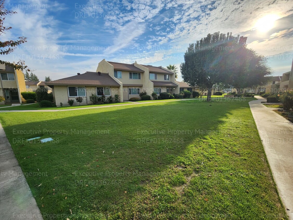 Foto principal - Charming 3 bedroom, 2.5 bathroom condo loc...