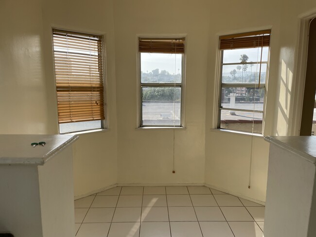 dining nook looking west to Echo Park - 1324 Echo Park Ave
