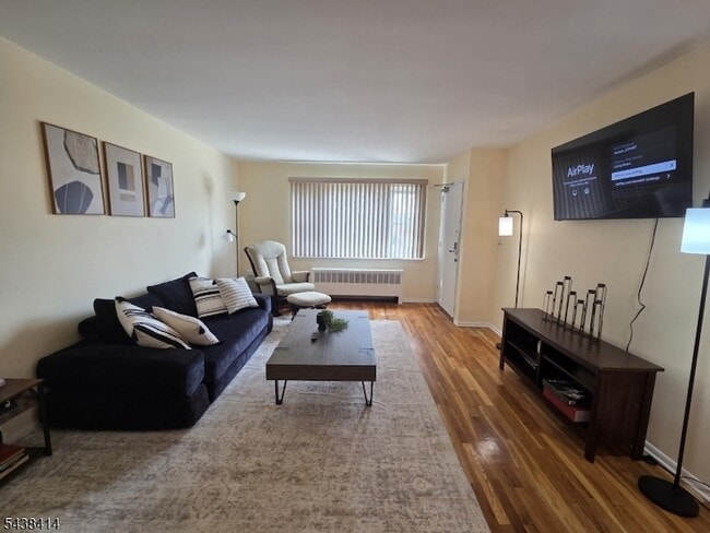 Photo - 11 Wedgewood Dr House