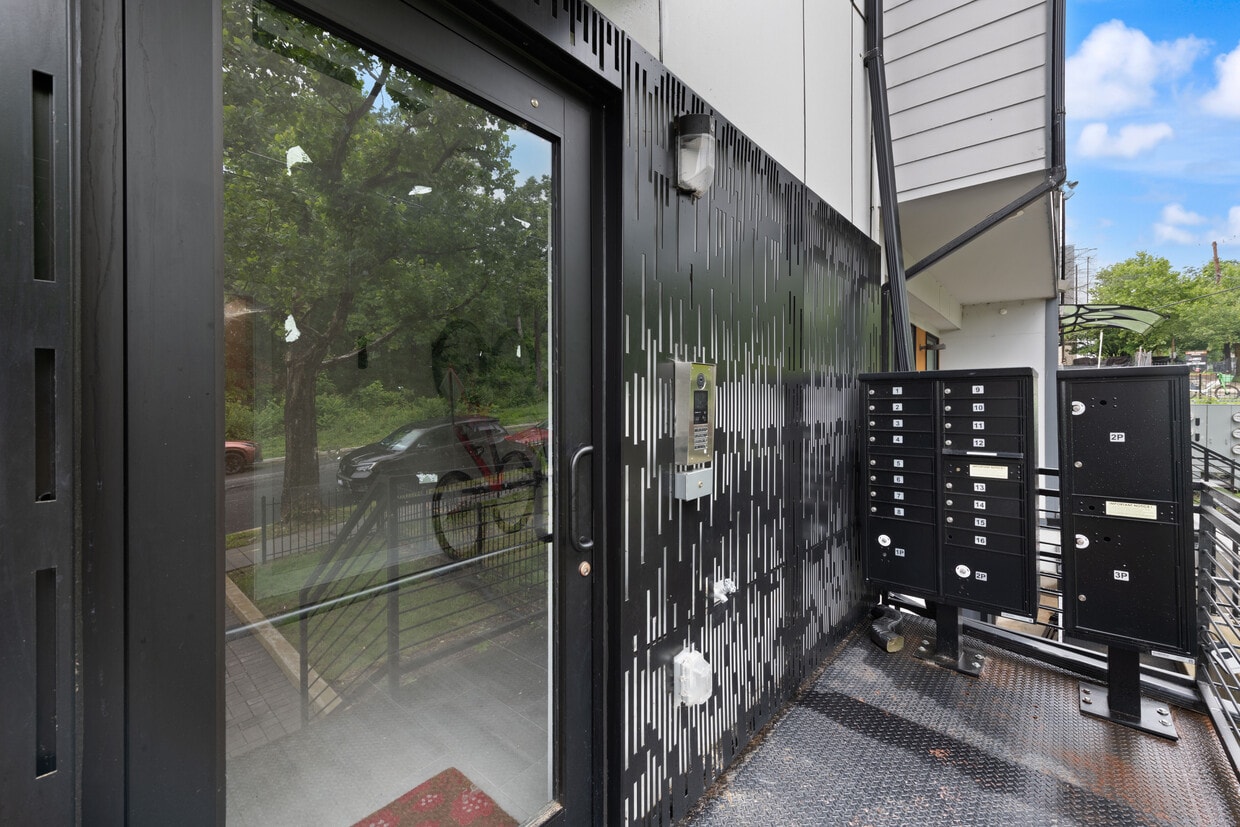 Photo - 2209 M St NE (Washington, DC)