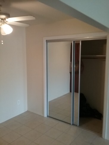 Foto del edificio - 17124 Clinton River Rd