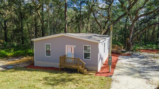Building Photo - 3/2  Walk the beautiful trail behind the h...