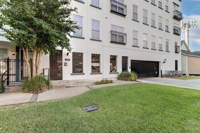 Foto del edificio - 2216 Chenevert St