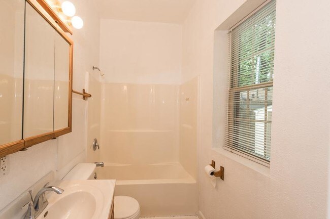 Foto del edificio - 323 Kretschmer