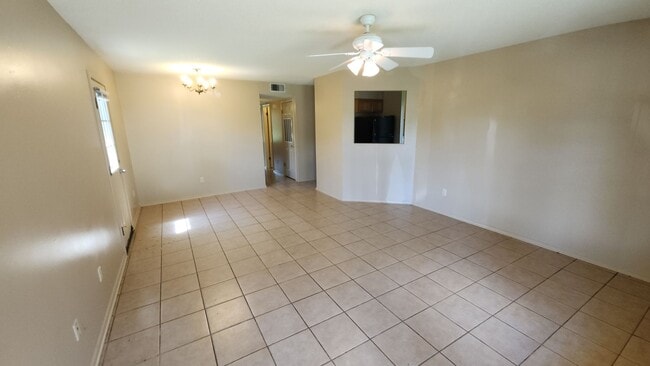Foto del edificio - 1411 N Hartford Ave
