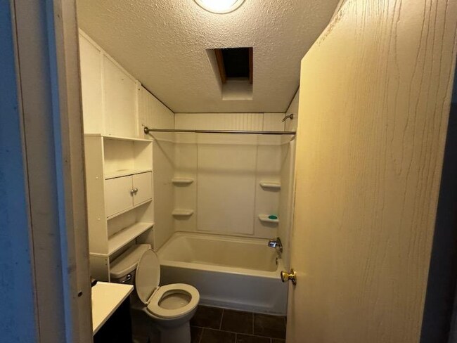 Foto del edificio - 96 Maple Ln