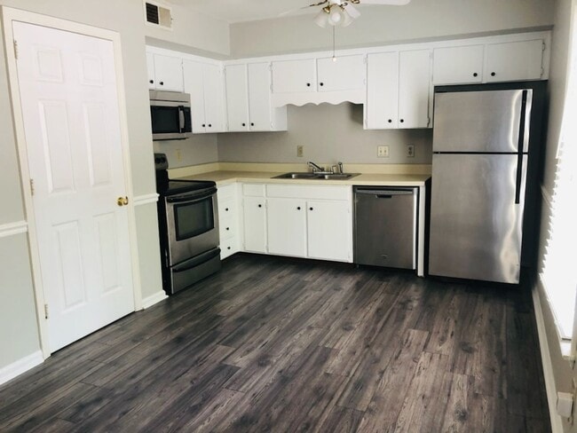 Building Photo - 906 Hammack Dr